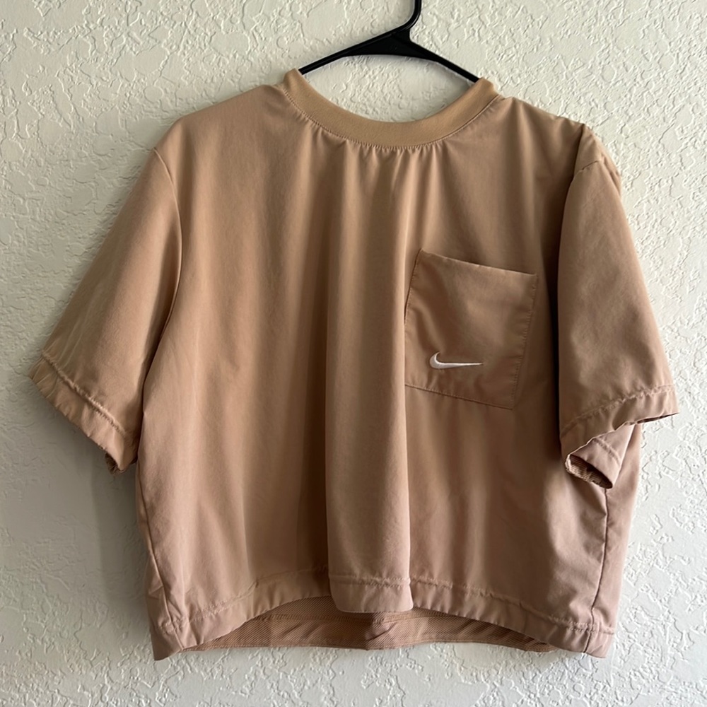 Nike Women’s dri fit cropped shirt size M